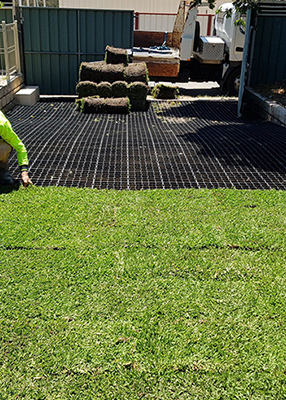 碎石铺路格：自然与实用的完美结合